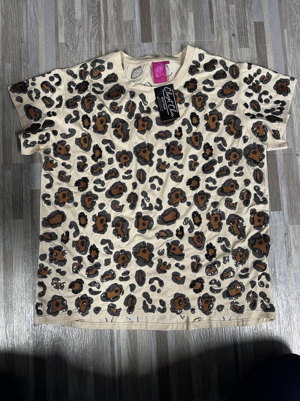Queen of Sparkles Sequin Leopard Shirt L Beige Animal Print Tee Short Sleeve